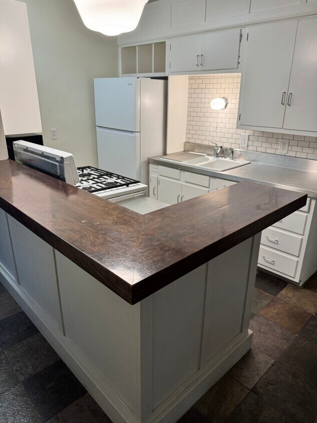 Foto principal - 726 Lake Dr SE