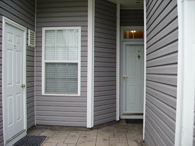 Foto del edificio - REDUCED and SPECIAL! Nicely furnished 3 bed/2 ba first floor condo in Arrowhead Point