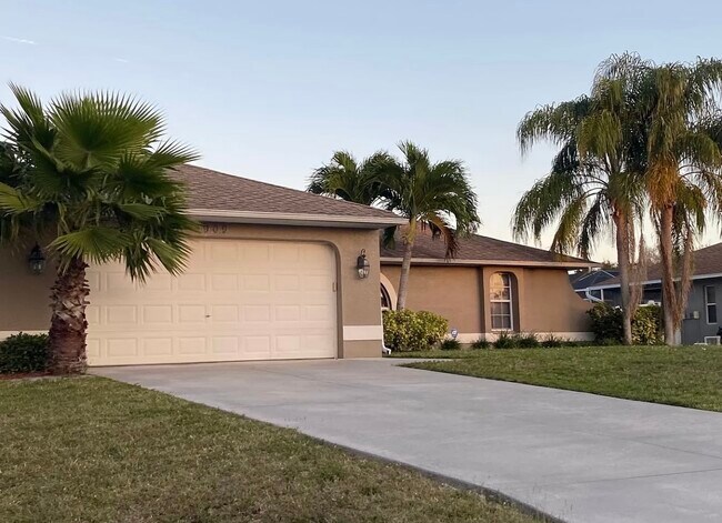 Building Photo - 3909 SW 26th Ave