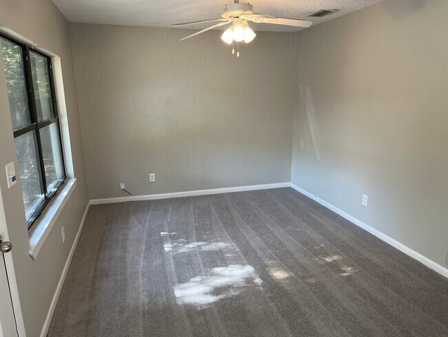 Foto del edificio - 7345 Boysenberry Ln N