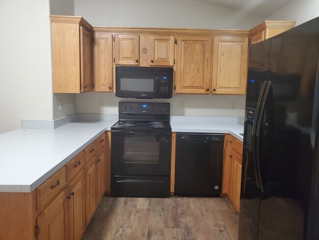 Foto del edificio - Cute Two Bedroom Two Bath Duplex