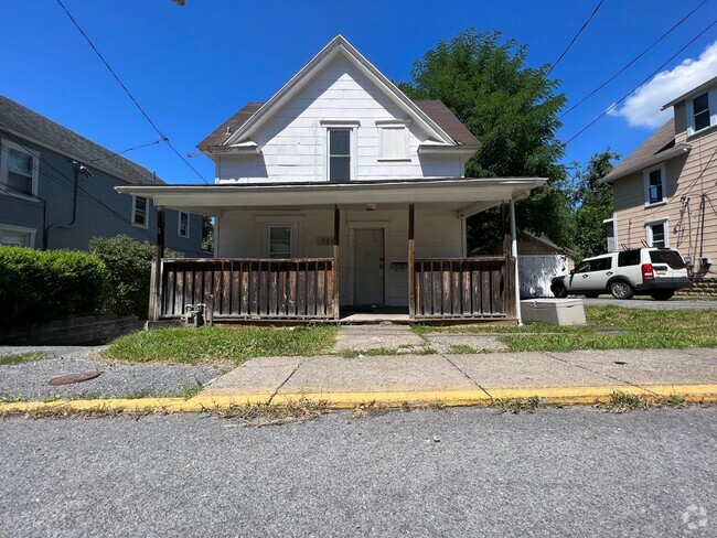 Downtown Morgantown Apartments for Rent with a Yard - Morgantown, WV ...