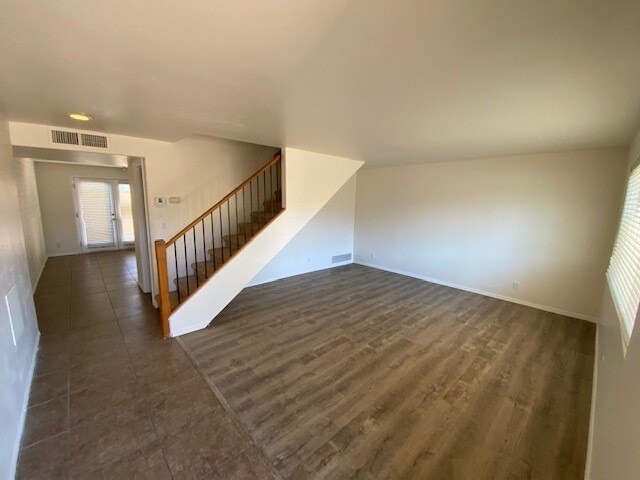 Foto del edificio - 953 N Desert Ave