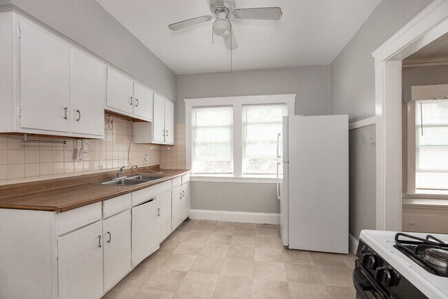 Foto del edificio - 13416 Harlon Ave