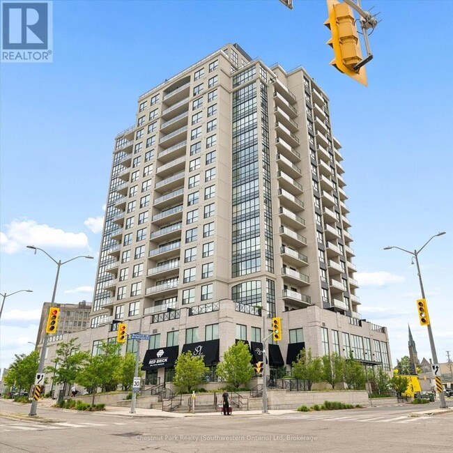 Building Photo - 160 Macdonell St