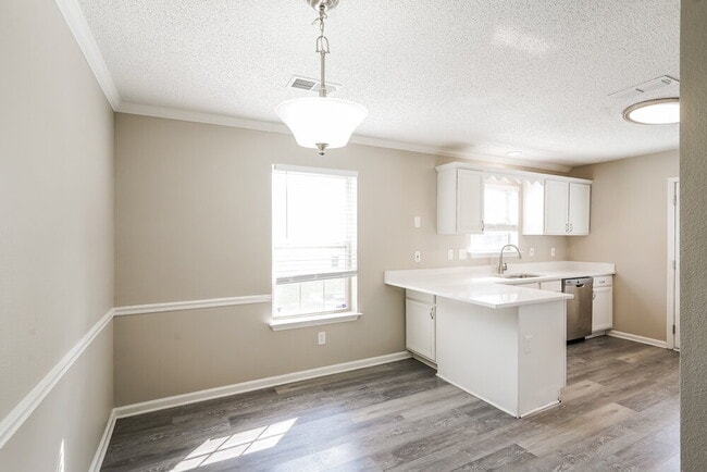 Building Photo - 3944 Rock Creek Dr