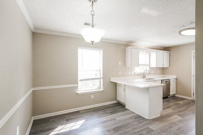 Foto del edificio - 3944 Rock Creek Dr
