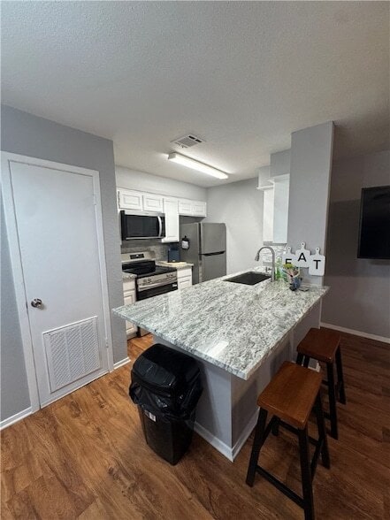 Building Photo - 1305 W Villa Maria Rd