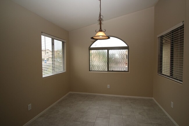 Building Photo - 3 Bedroom 2 Bath home in Sunset Vista is a...