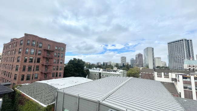Building Photo - 140 Montecito Ave