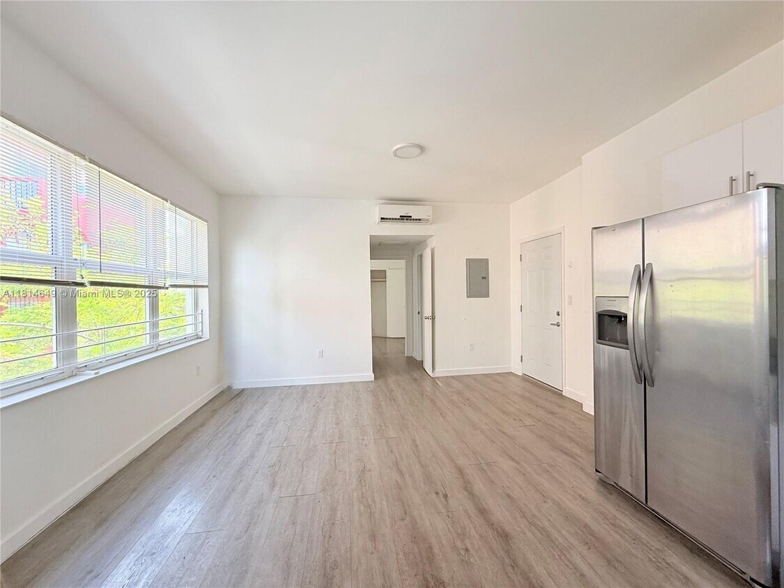 Foto principal - 402 NW 12th Ave