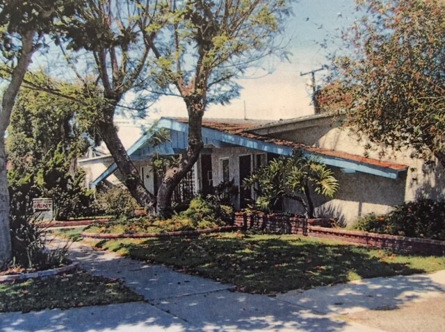 Front of the Complex - 2200 S Loara St