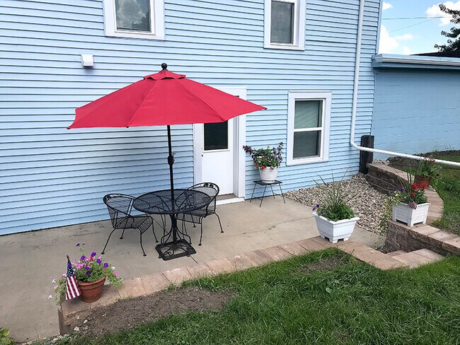 Patio y entrada del apartamento B - 101 Parkway Ave