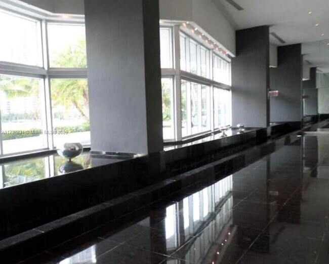 Foto del edificio - 325 S Biscayne Blvd