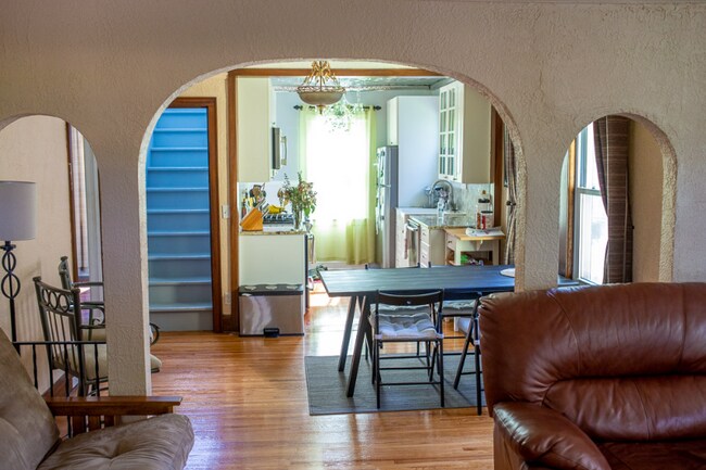 Foto del edificio - 4209 Xerxes Ave S