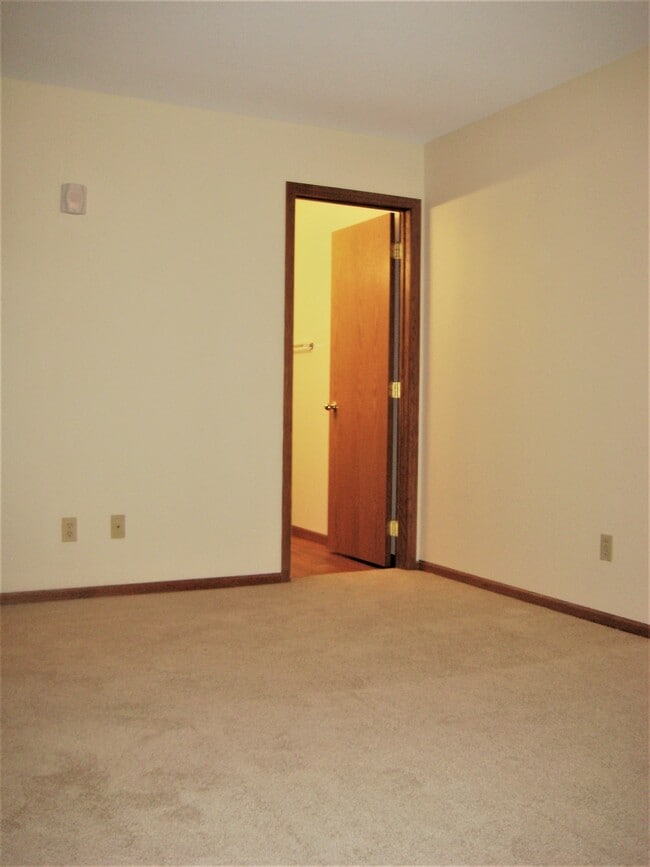 Building Photo - Candle Park West Townhomes