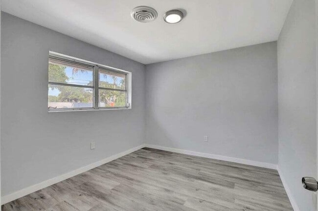 Foto del edificio - 269 NW 12th Ave