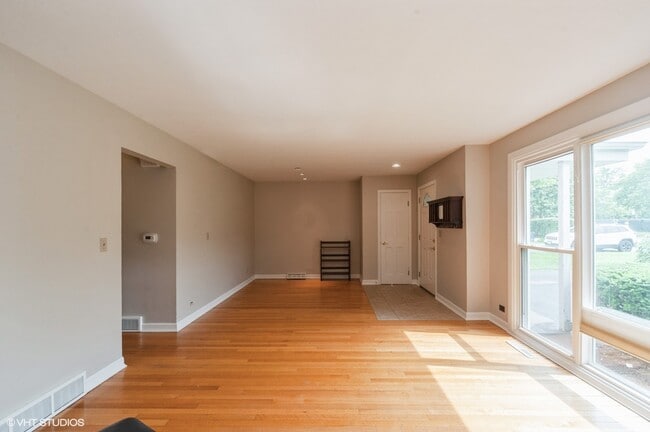 Building Photo - 565 Ridge Rd