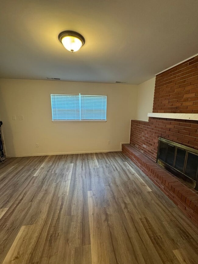 Foto del edificio - 4335-4335 W Bethany Dr