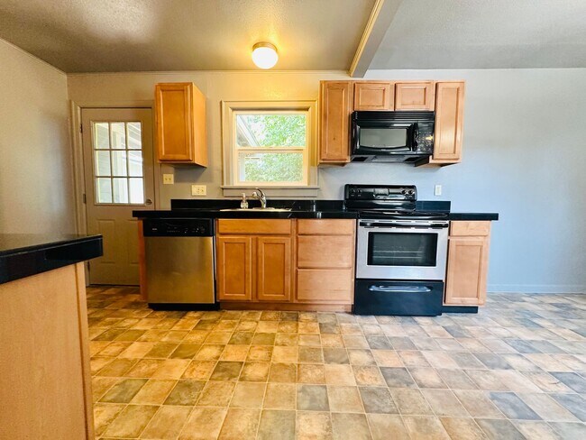 Building Photo - Cedar Hills 2 Bedroom Home! NO PET RENT