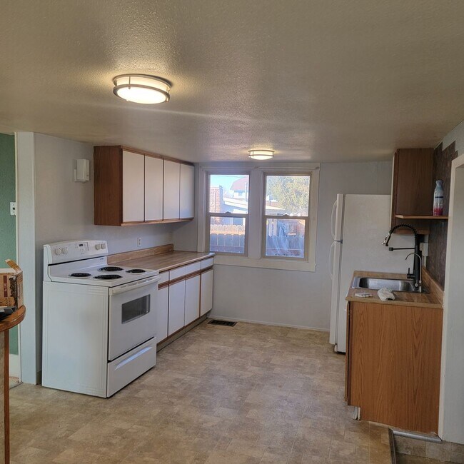 Building Photo - Spacious 2-bedroom Home in Lewistown