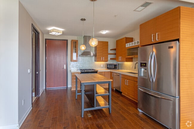 1BR, 1BA, Loft - 756SF - The Walkway