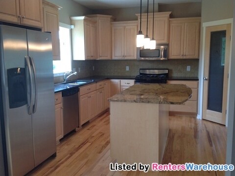 Building Photo - 109 Primrose Ln