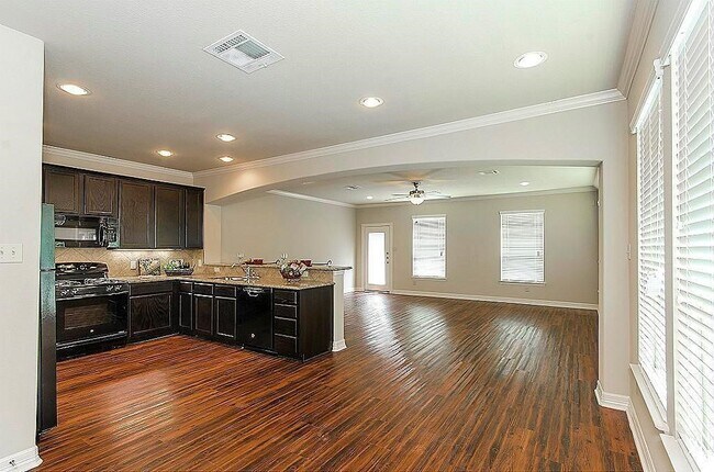 Foto del edificio - 64 Woodland Hills Dr