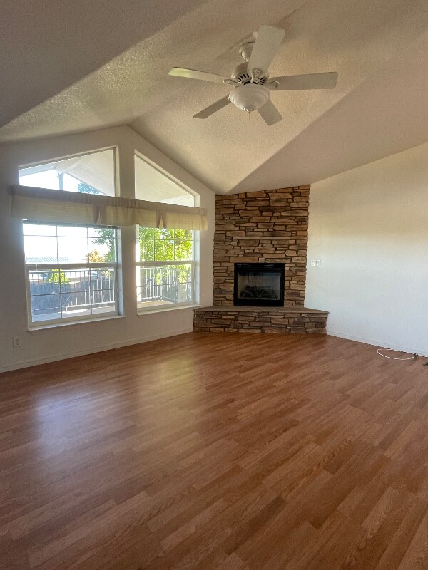 Foto del edificio - 1124 Louie St