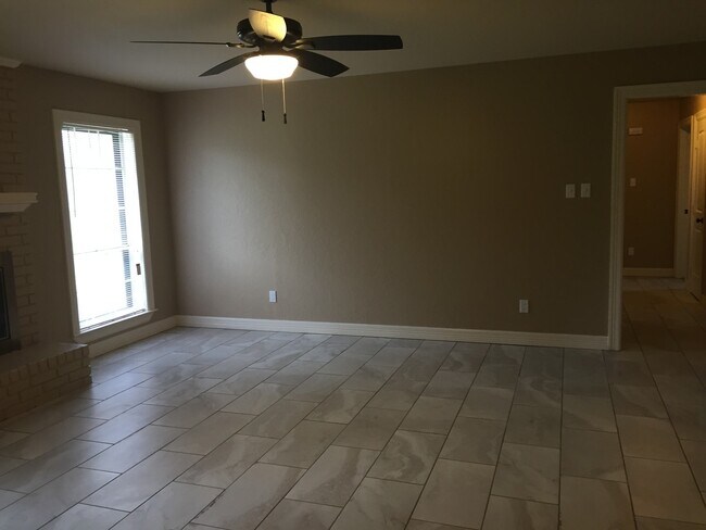 Foto del edificio - 3/2/2 on 3 ac SHISD REDUCED