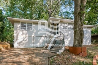 Building Photo - 3902 Commander Dr