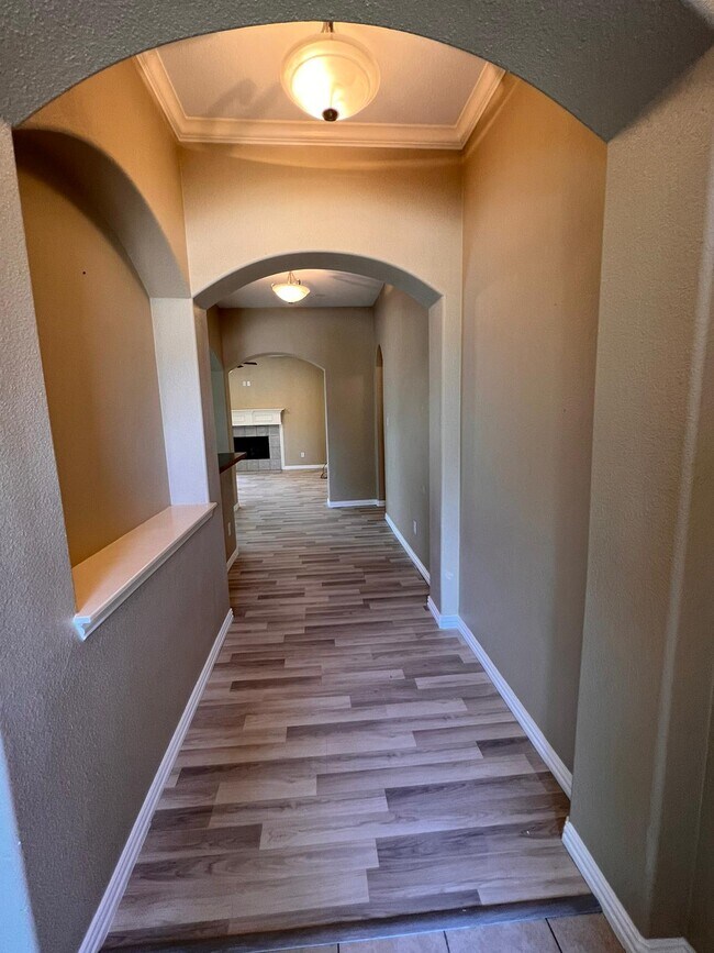 Building Photo - 208 Creekwood Dr
