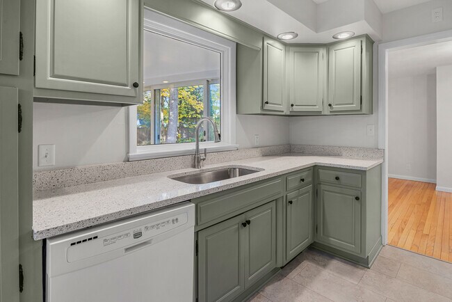 Foto del edificio - 1527 Summit Dr