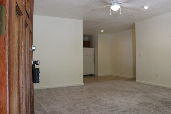 Building Photo - Charming 2 Bed, 1.5 Bath Multiplex in Saut...