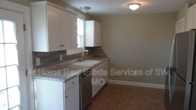 Building Photo - 1913 S Dollison Ave