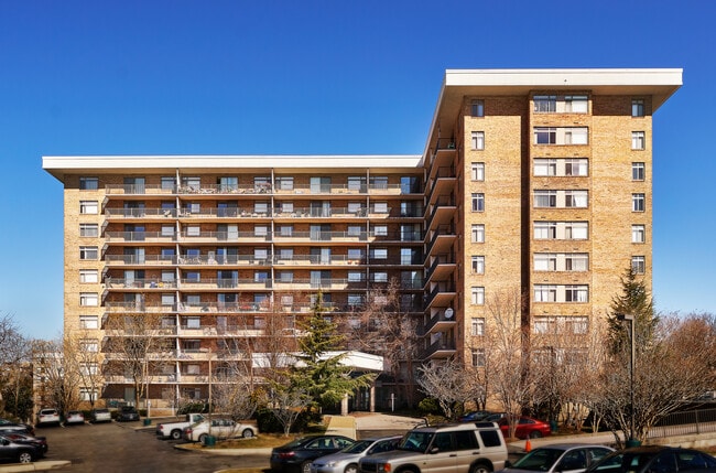 Building Photo - Wildwood Towers