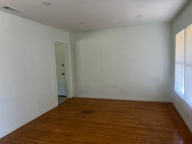 Building Photo - 2257 Fruitridge Rd