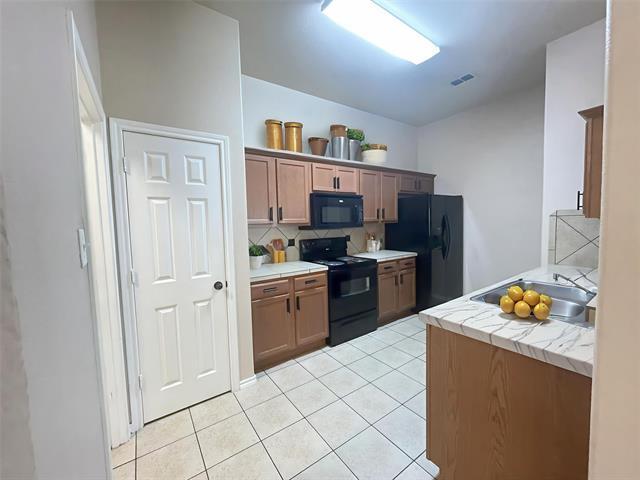 Foto del edificio - 2412 Ravenwood Ct