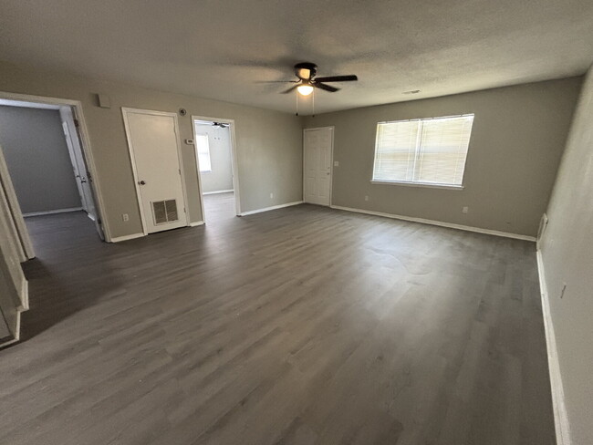 Building Photo - Newly Renovated 2-Bedroom Retreat in Jaspe...