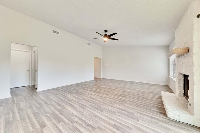 Foto del edificio - 4707 Ganymede Dr