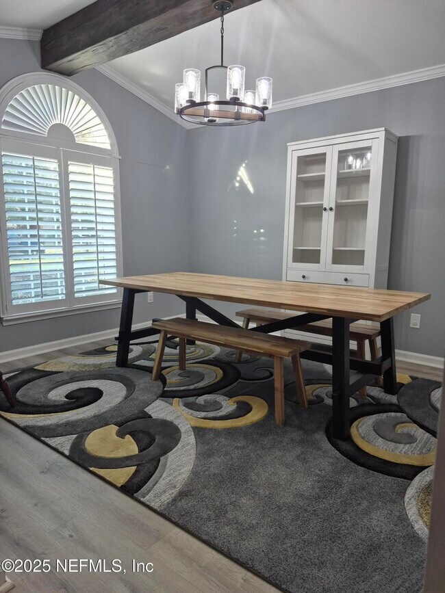 Foto del edificio - 1688 Northglen Cir