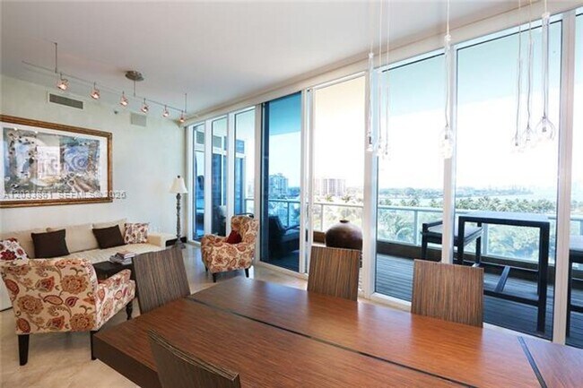 Foto del edificio - 100 South Pointe Dr