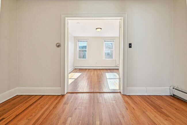 Building Photo - 438 2nd St