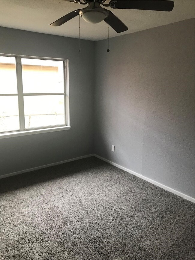 Building Photo - 2114 Dewberry Ln