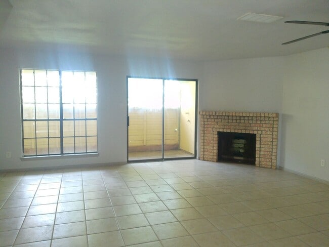 Building Photo - 2309 Capitan Dr