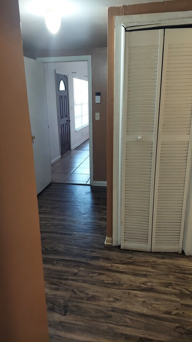 Foto del edificio - 2112 Limoges Dr E