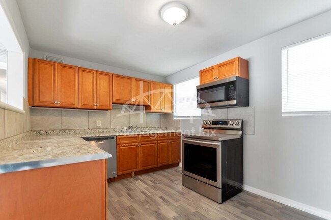 Foto del edificio - 6746 Helston Ct