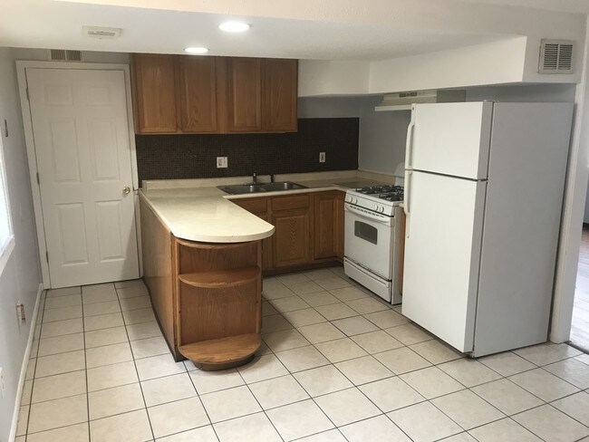 Kitchen - 231 26th Ave NE