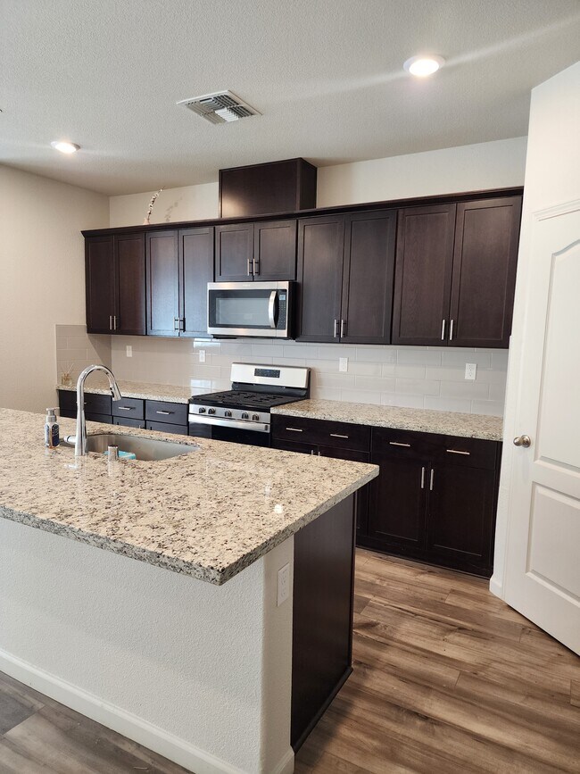 Building Photo - 2136 Knotty Pine Way