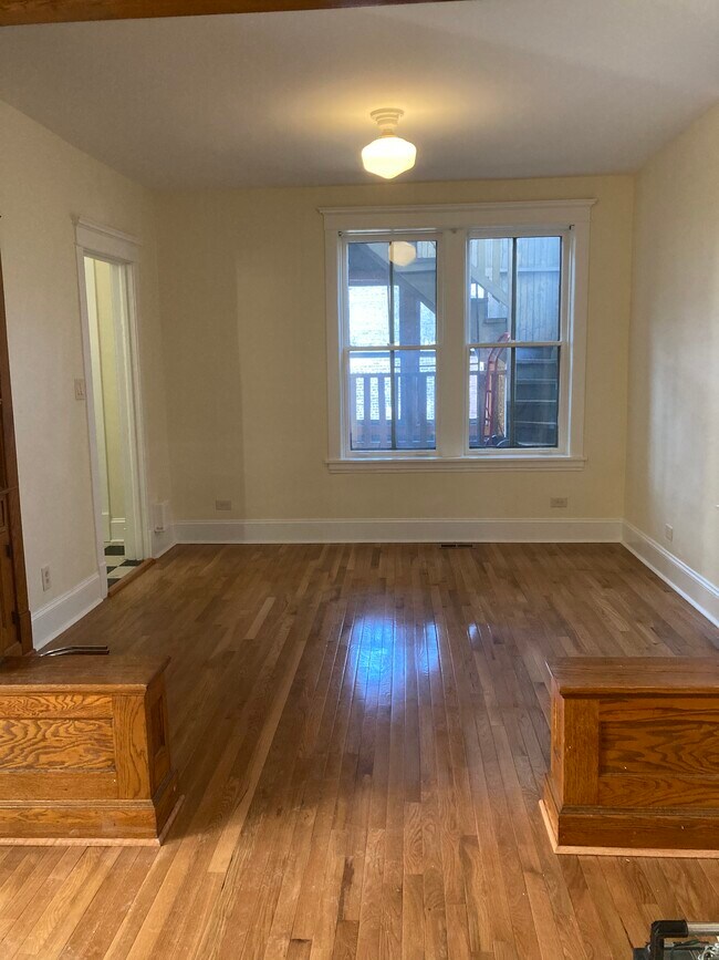 Dining Room - 2205 W Waveland Ave